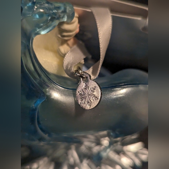 Disney Sketchbook ornament 2020 Elsa and Nokk brand new with tags - Picture 6 of 12